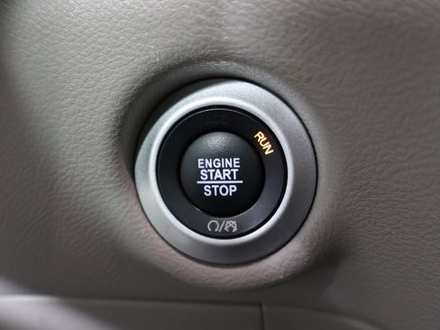 Used 2024 Chrysler Pacifica Touring-L FWD image 40