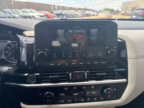 Used 2024 Nissan Pathfinder SL image 29