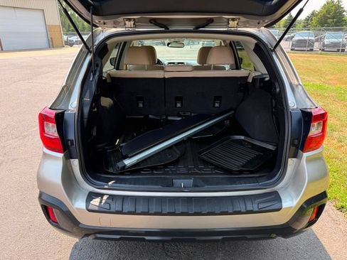 Used 2018 Subaru Outback 2.5i Premium AWD/4WD image 3