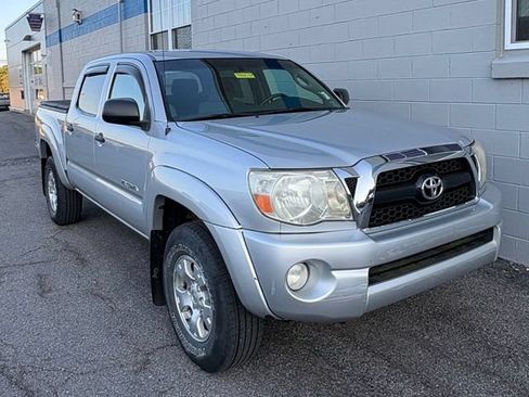 Used 2011 Toyota Tacoma 4x4 Double Cab w/ SR5 Pkg #2 image 3