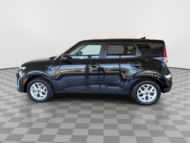 Used 2025 Kia Soul LX FWD image 7
