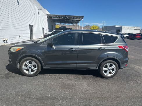 Used 2016 Ford Escape SE image 2
