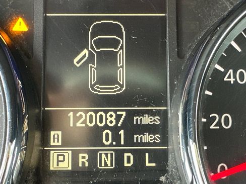 Used 2015 Nissan Rogue S image 11