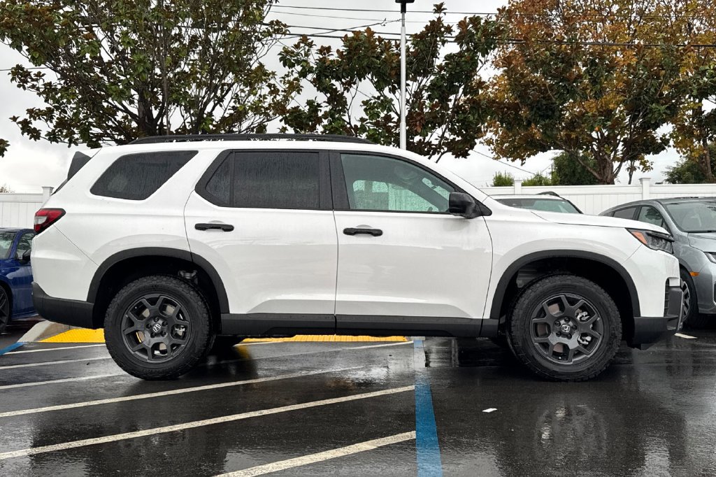 New 2026 Honda Pilot TrailSport image 3