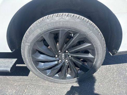 Used 2021 Lincoln Navigator Reserve image 7