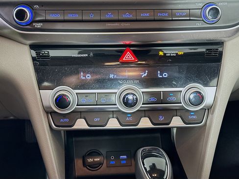 Used 2020 Hyundai Elantra SEL FWD image 22