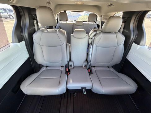 Used 2025 Toyota Sienna XLE w/ XLE Plus Package image 32
