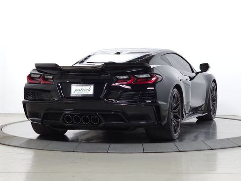 Used 2025 Chevrolet Corvette Z06 w/ Stealth Interior Trim Package RWD image 8