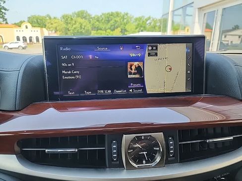 Used 2021 Lexus LX 570 4WD w/ Luxury Package image 21
