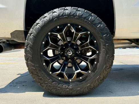 Used 2017 Chevrolet Silverado 1500 LTZ Z71 w/ LTZ Plus Package AWD/4WD image 27