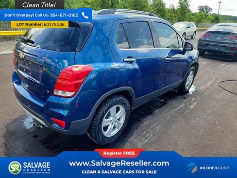 Used 2020 Chevrolet Trax LT w/ Sun & Sound Package FWD image 4