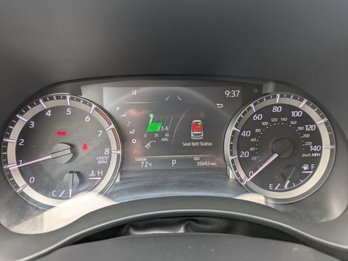 Used 2023 Toyota Highlander LE FWD image 28