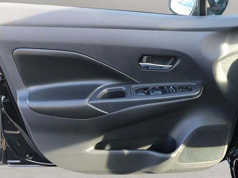 Used 2020 Nissan Versa SV image 7