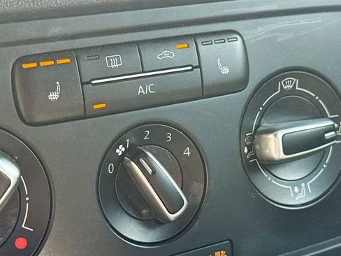 Used 2013 Volkswagen Beetle 2.5 FWD image 13