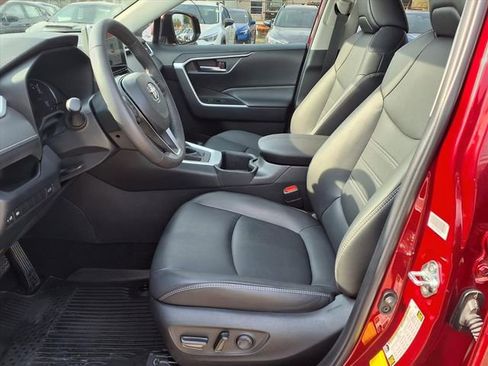 Used 2023 Toyota RAV4 XLE Premium image 6