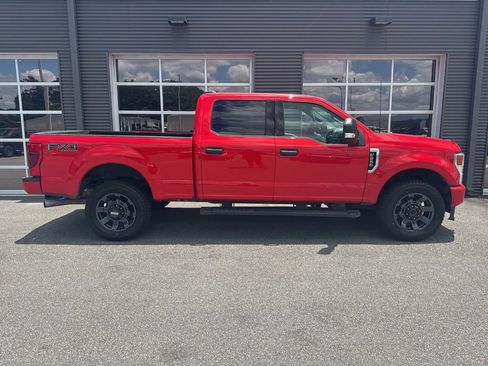 Used 2022 Ford F250 XLT w/ Black Appearance Package AWD/4WD image 3