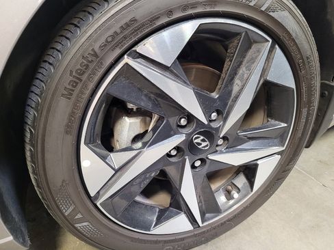 Used 2023 Hyundai Elantra Limited FWD image 31