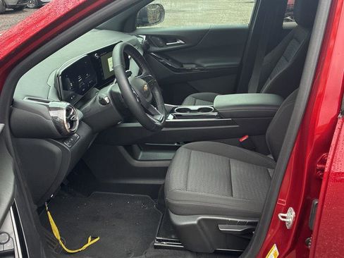 Used 2025 Chevrolet Equinox LT w/ Safety and Technology Package FWD image 9
