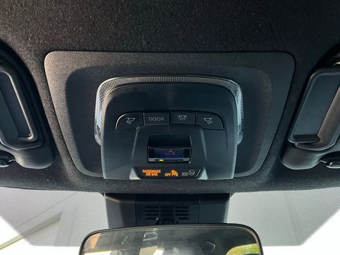 Used 2025 Toyota Corolla SE image 16