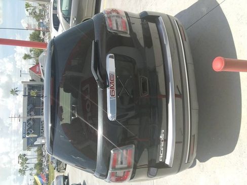 Used 2014 GMC Acadia SLE image 5