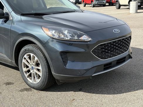 Used 2022 Ford Escape SE image 9