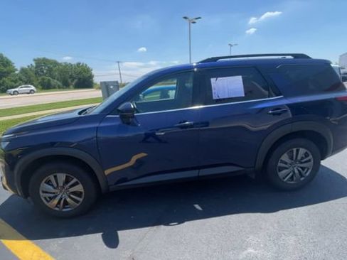 Used 2025 Nissan Pathfinder SV FWD image 7
