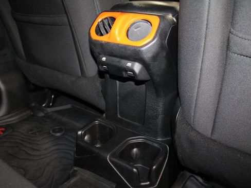 Used 2018 Jeep Wrangler Unlimited Sport S image 31