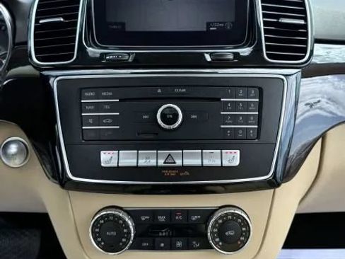 Used 2018 Mercedes-Benz GLE 350 w/ Premium 2 Package image 40