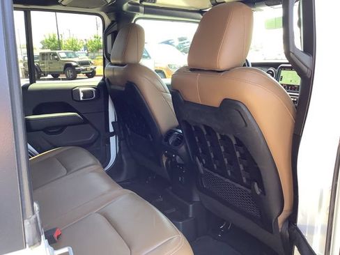 Used 2021 Jeep Wrangler Unlimited Rubicon AWD/4WD image 36