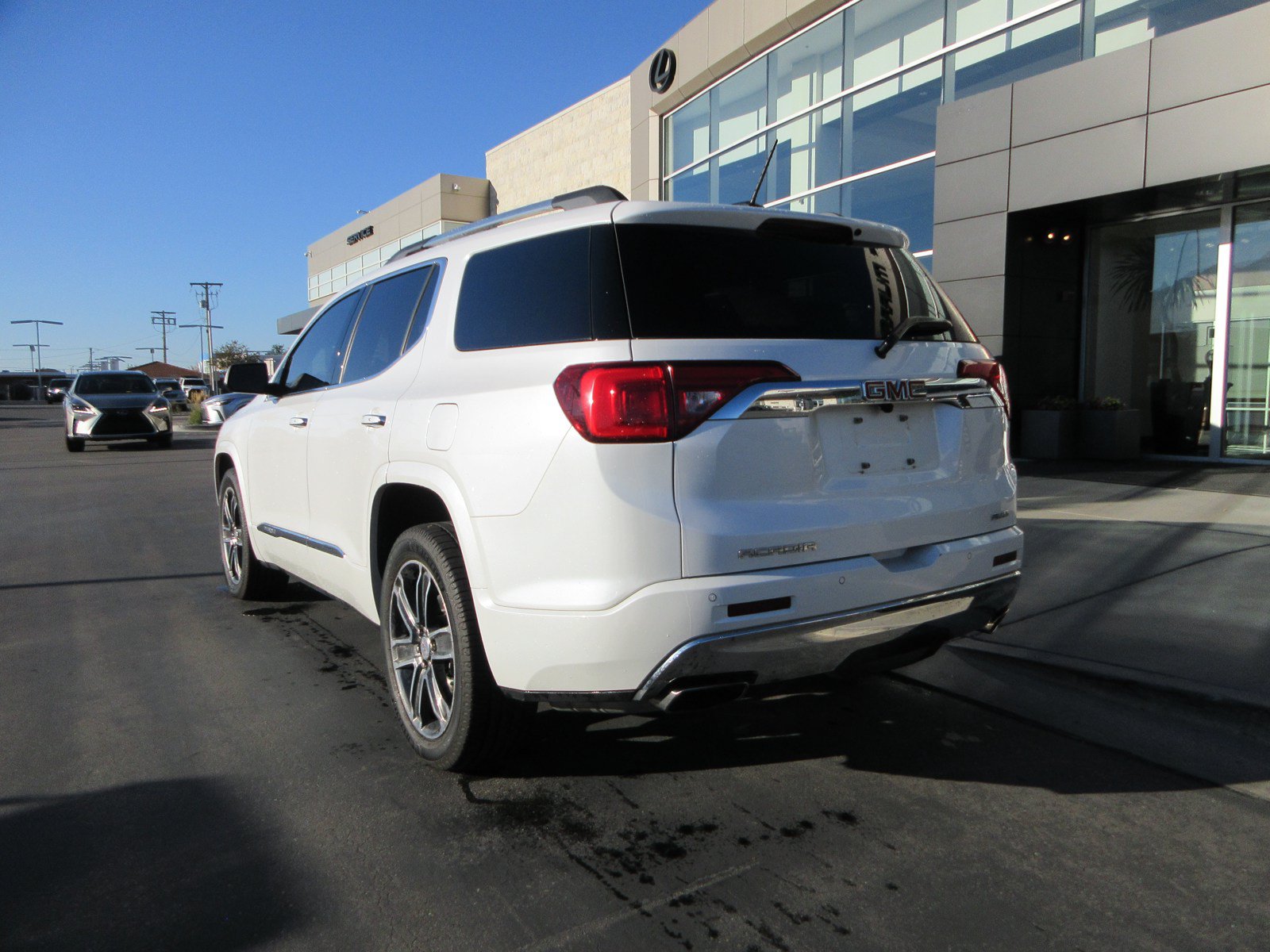 Used 2017 GMC Acadia Denali w/ Technology Package AWD/4WD image 7