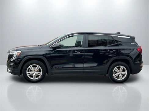 Used 2024 GMC Terrain SLE image 8