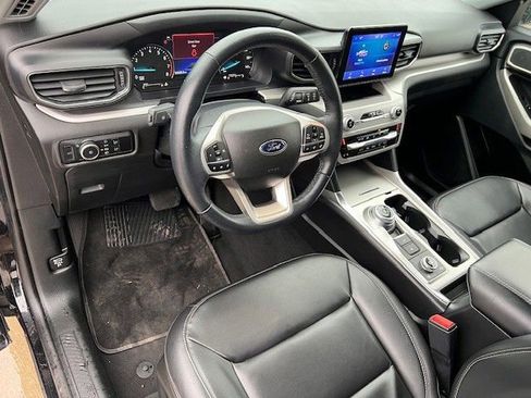 Used 2023 Ford Explorer XLT w/ Equipment Group 202A image 13