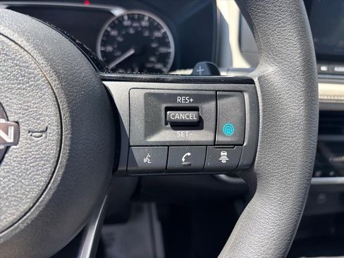 Used 2023 Nissan Rogue SV image 16