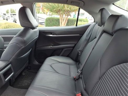 Used 2023 Toyota Camry SE image 7