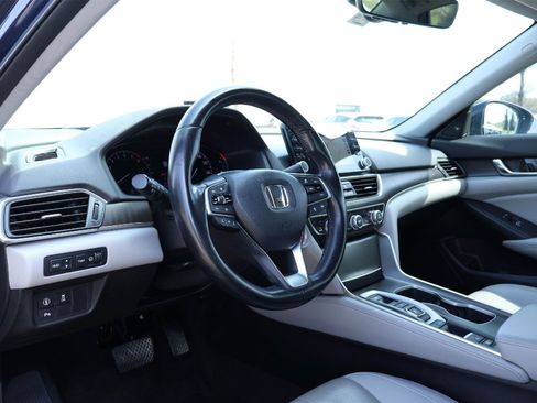 Used 2020 Honda Accord Touring image 2