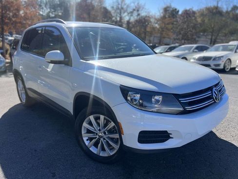 Used 2015 Volkswagen Tiguan SE image 3