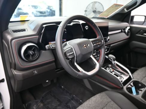 Used 2023 Chevrolet Colorado Z71 image 10