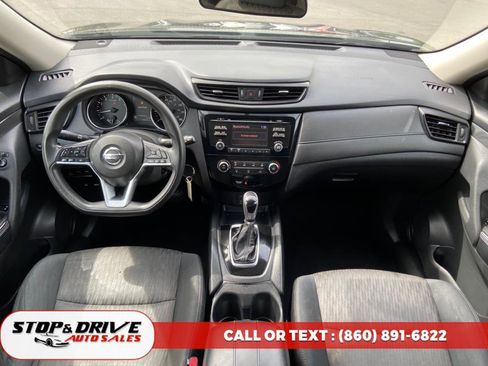 Used 2017 Nissan Rogue S w/ S Family Package image 11