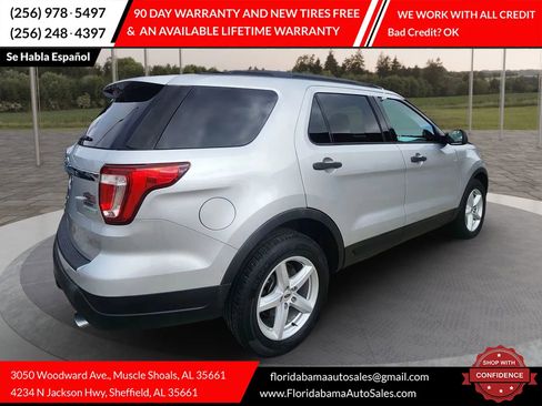 Used 2018 Ford Explorer XLT image 7