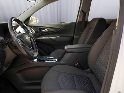 Used 2018 Chevrolet Equinox LT w/ Sun & Infotainment Package AWD/4WD image 2