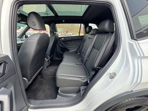 Certified 2023 Volkswagen Tiguan SE R-Line image 9