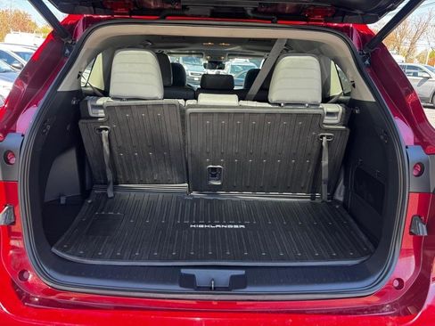 Used 2022 Toyota Highlander XLE AWD/4WD image 17