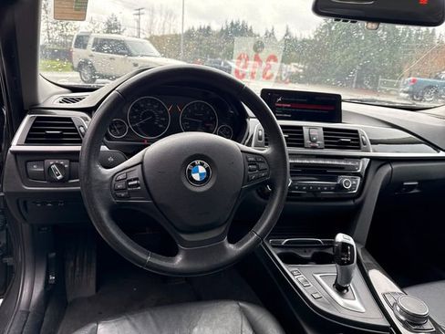 Used 2018 BMW 320i xDrive Sedan w/ Premium Package image 17
