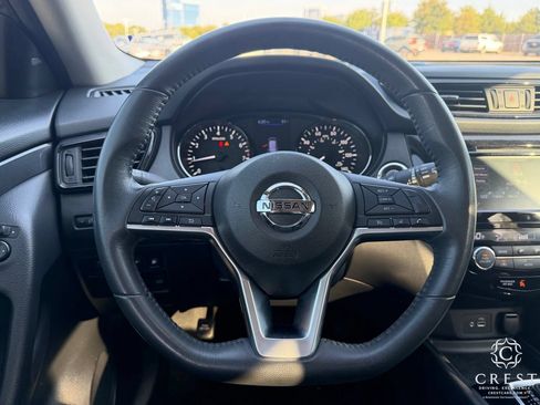 Used 2018 Nissan Rogue SV FWD image 15