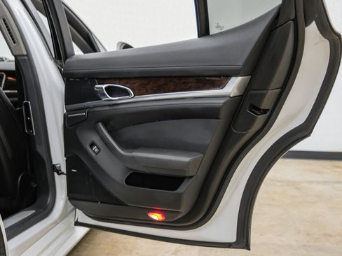 Used 2014 Porsche Panamera S image 55