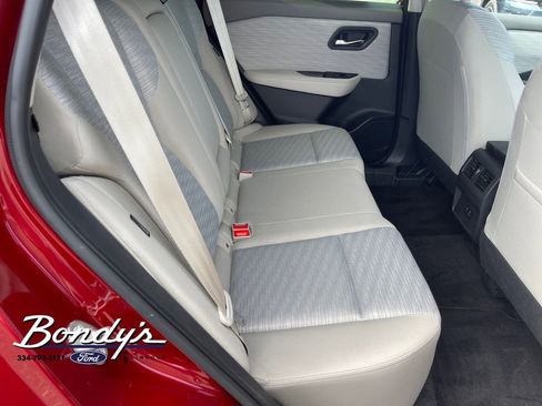 Used 2023 Nissan Rogue SV image 16