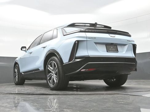 Certified 2024 Cadillac Lyriq Luxury AWD/4WD image 27