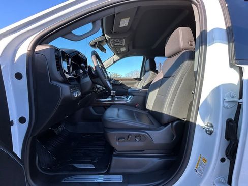 Used 2025 GMC Sierra 1500 Elevation w/ Elevation Premium Package image 3