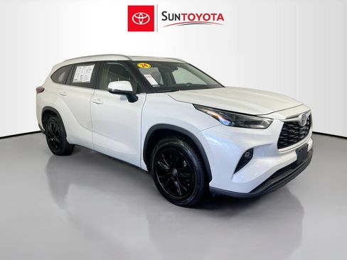 Used 2024 Toyota Highlander XLE image 1