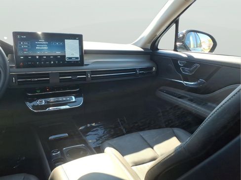 Used 2024 Lincoln Corsair AWD w/ Equipment Group 101A image 12